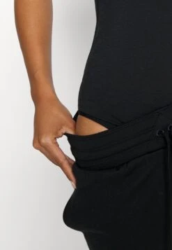 Icebreaker W 100% Merino Queens Tank Bodysuit - Débardeur - Black 13 Icebreaker W 100% Merino Queens Tank Bodysuit - Débardeur - Black -Icebreaker 189349570fa045b79a339b18b5a59821