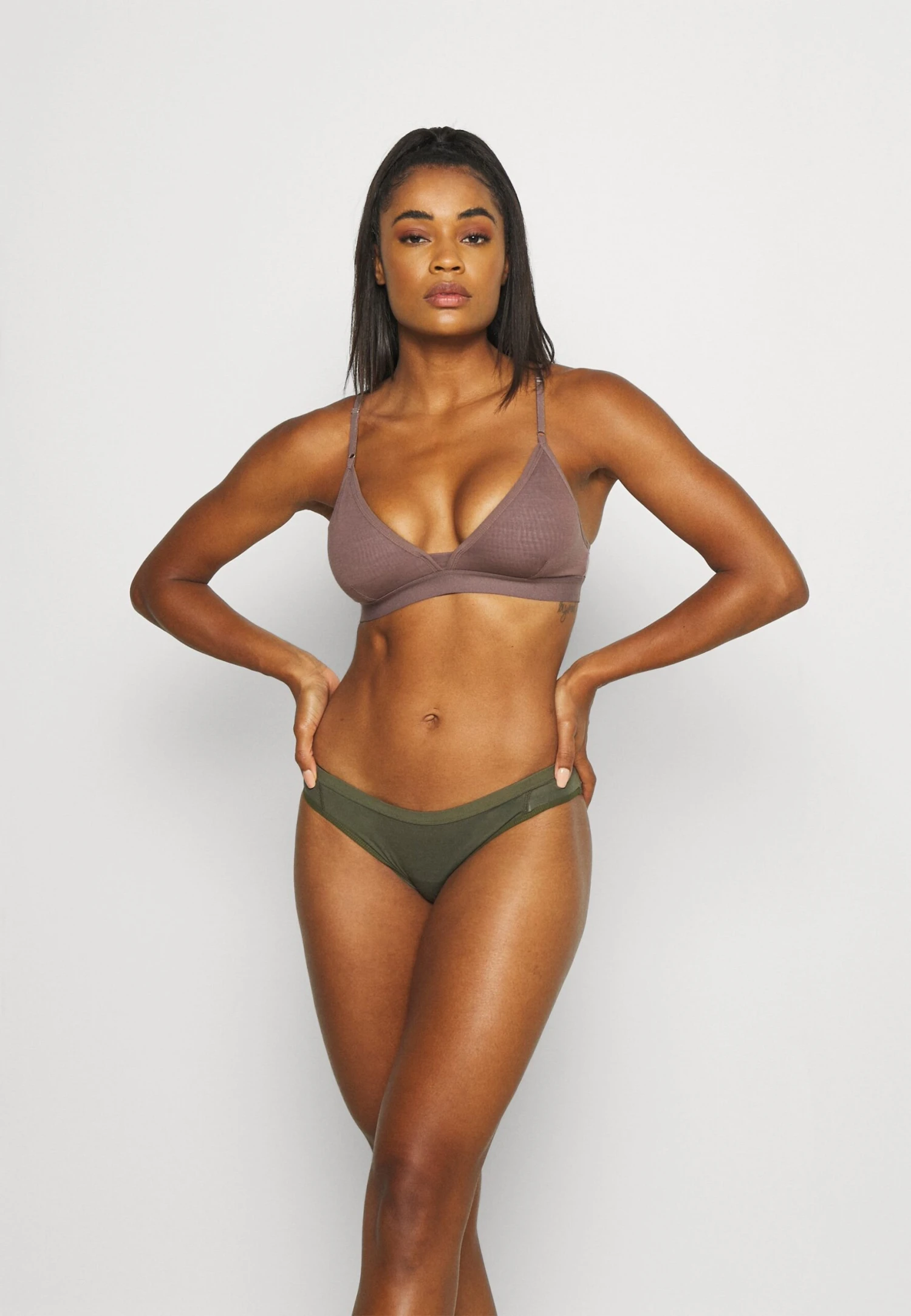 Icebreaker Siren - Slip - Loden 2 Icebreaker Siren - Slip - Loden – Image 2