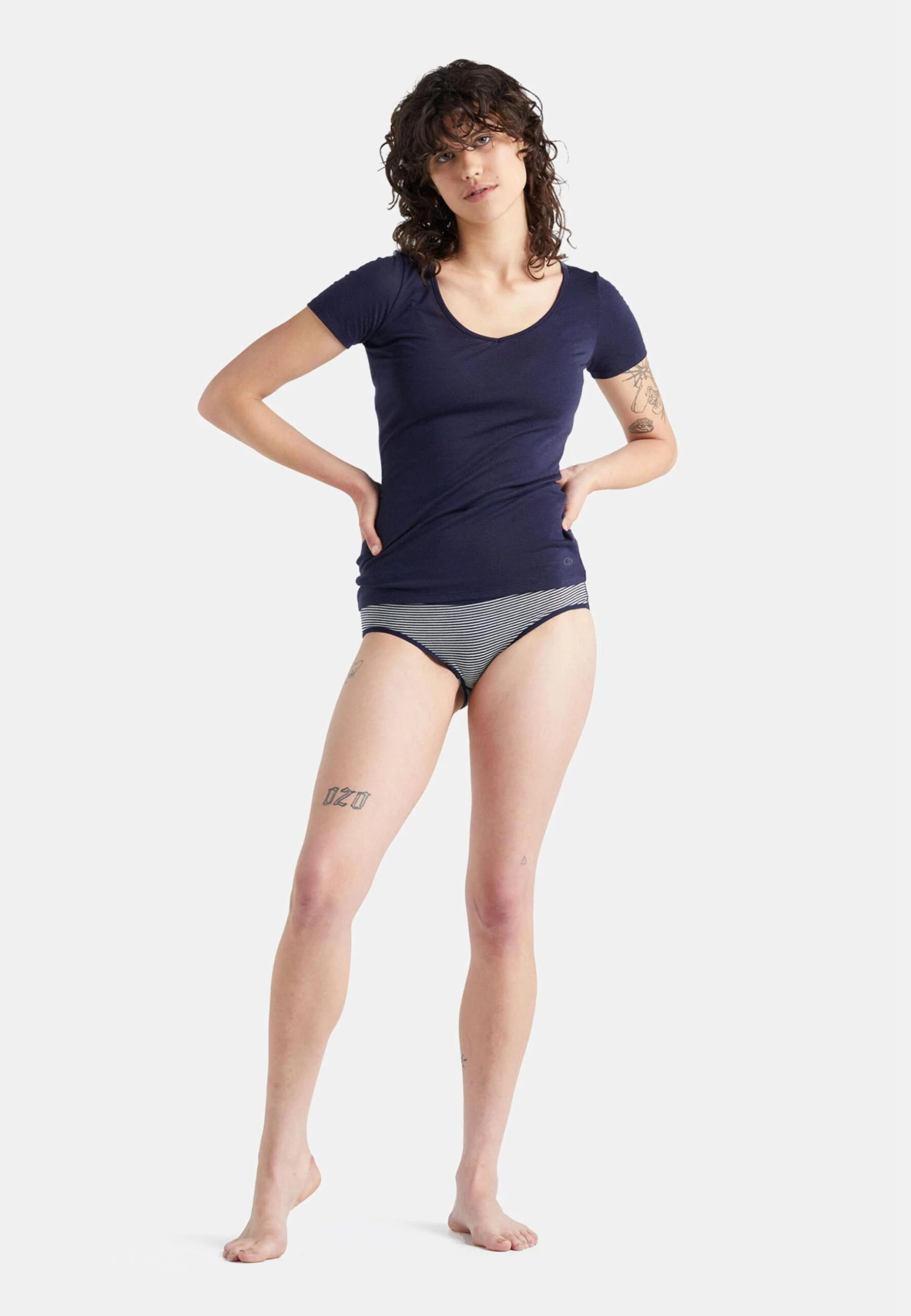 Icebreaker Merino Siren Ss Sweetheart - Caraco - Midnight Navy 2 Icebreaker Merino Siren Ss Sweetheart - Caraco - Midnight Navy – Image 2