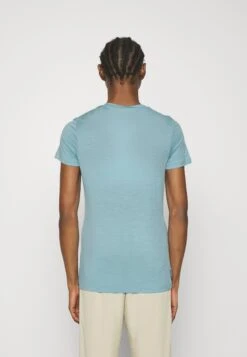 Icebreaker Tech Lite Earth - T-Shirt Imprimé - Astral Blue 7 Icebreaker Tech Lite Earth - T-Shirt Imprimé - Astral Blue -Icebreaker dc5f90981b5e42cfbf3eb01f837ab13d