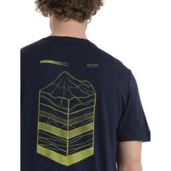 Icebreaker T-Shirt Homme - Tech Lite II Mountain Layers - Midnight Navy 12 Icebreaker T-Shirt Homme - Tech Lite II Mountain Layers - Midnight Navy -Icebreaker icebreaker mens tech lite ii mountain layers short sleeve tee midnight navy model 4 1499162