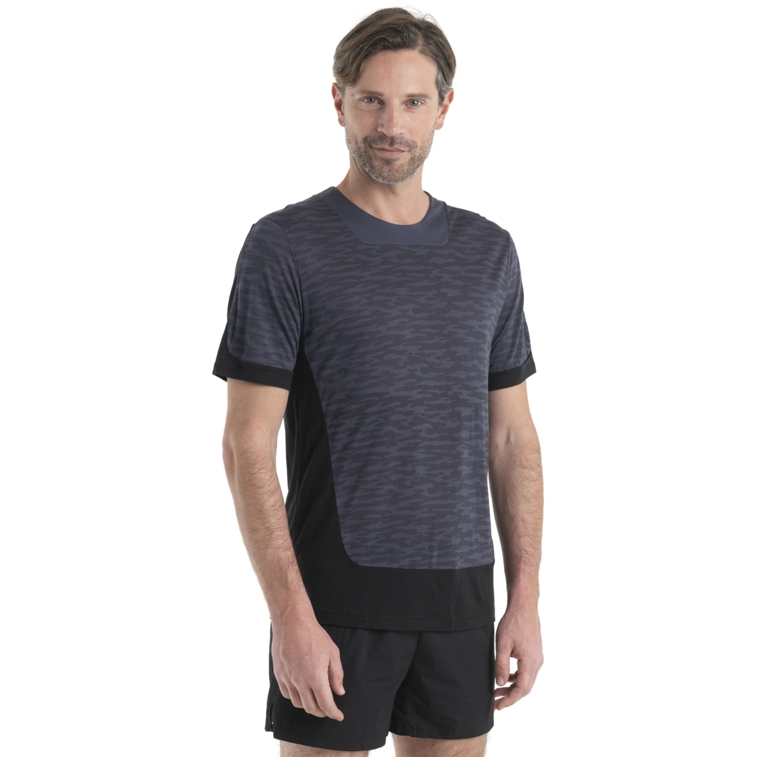 Icebreaker T-Shirt Homme - ZoneKnit™ IB Topo - Graphite/Black/AOP 1 Icebreaker T-Shirt Homme - ZoneKnit™ IB Topo - Graphite/Black/AOP