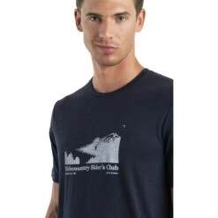 Icebreaker T-Shirt Homme - Tech Lite II Sidecountry Skiers Club - Midnight Navy 11 Icebreaker T-Shirt Homme - Tech Lite II Sidecountry Skiers Club - Midnight Navy -Icebreaker icebreaker tech lite ii sidecountry skiers club herren t shirt midnight navy 4 1555687