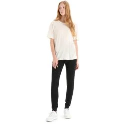 Icebreaker T-Shirt Femme - Granary - Chalk 11 Icebreaker T-Shirt Femme - Granary - Chalk -Icebreaker icebreaker womens granary short sleeve tee chalk 5 1381261