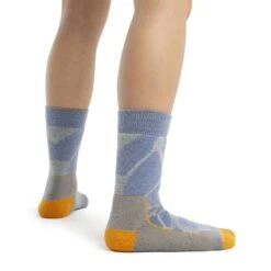 Icebreaker Chaussettes Femme - Hike+ Medium Crew Fractured Landscapes - Ether/Kyanite/Solar -Icebreaker icebreaker womens hike plus medium crew socks fractured landscapes ether kyanite solar model 2 1498751