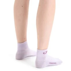 Icebreaker Chaussettes Femme - Run+ Ultralight Mini - Purple Gaze/Go Berry 6 Icebreaker Chaussettes Femme - Run+ Ultralight Mini - Purple Gaze/Go Berry -Icebreaker icebreaker womens run plus ultralight mini socks purple gaze go berry 3 1381818