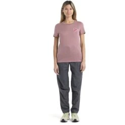 Icebreaker T-Shirt Femme - Tech Lite II Community - Crystal 8 Icebreaker T-Shirt Femme - Tech Lite II Community - Crystal -Icebreaker icebreaker womens tech lite ii community short sleeve tee crystal model 3 1499091